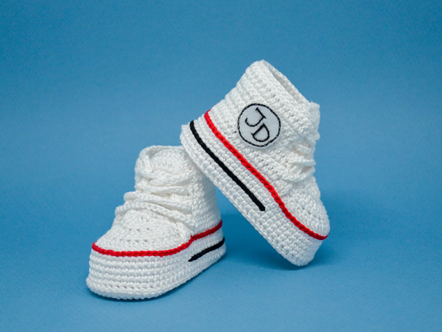 Baby high top booties with stars