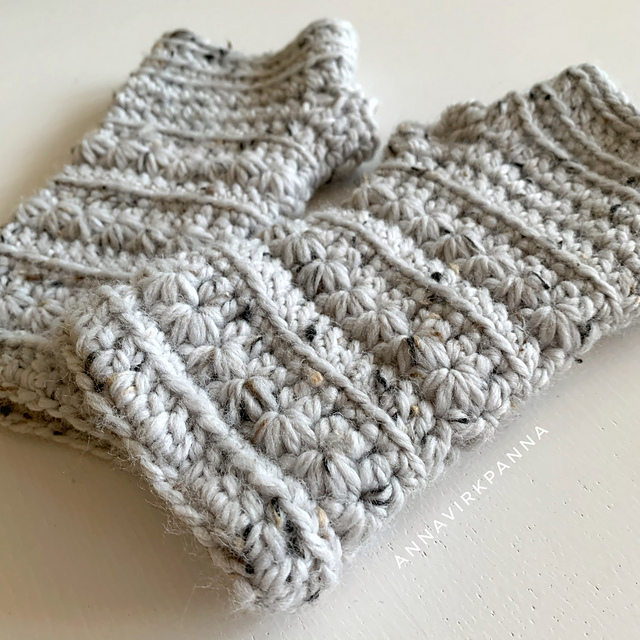Winter Stars fingerless mitts