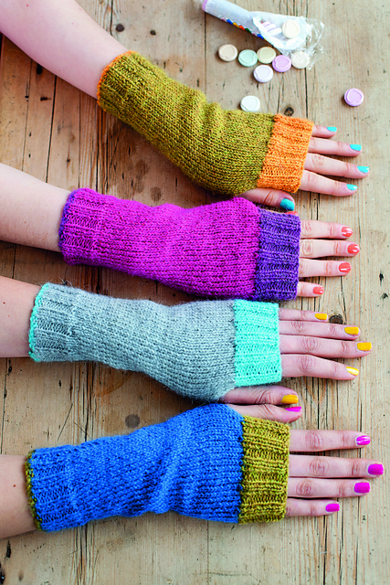 Wristwarmers with Contrast Rib