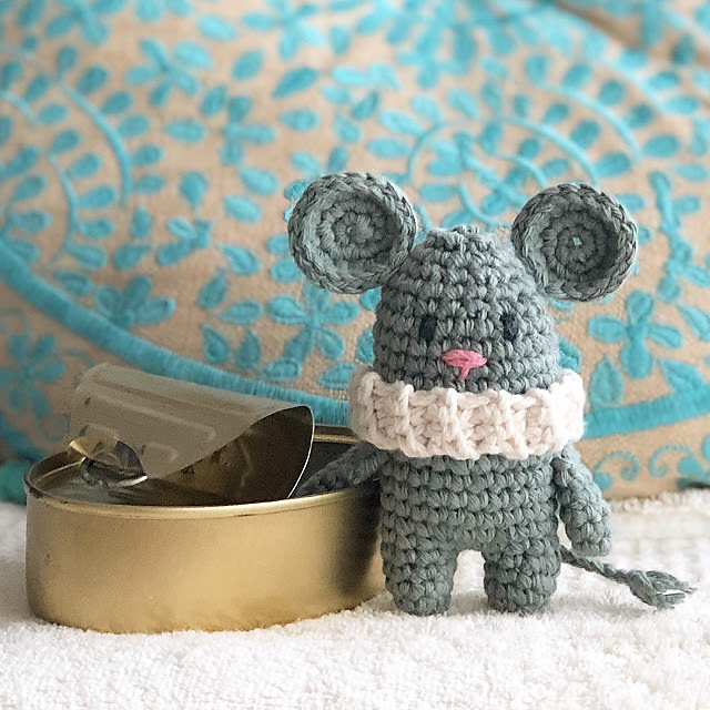 Tim, the little mouse that lives in a tin