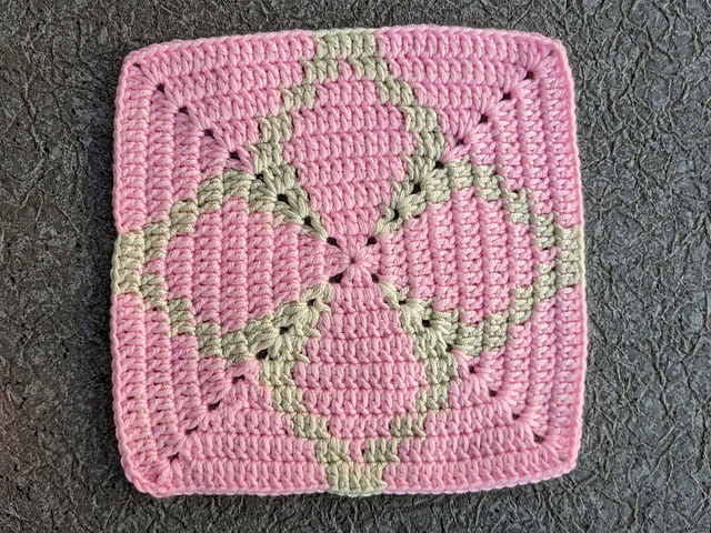 Two-Color Flower Granny Square