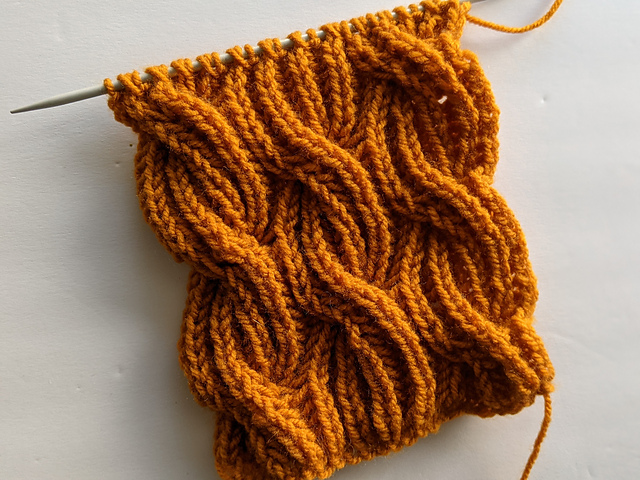 Ravelry: Sunnyside Cable Scarf pattern by Annanitato Lolo