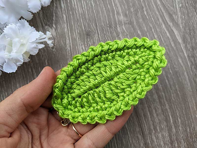 Ravelry: Oval Leaf pattern by Annanitato Lolo