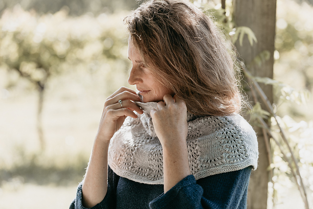 Cove Capelet