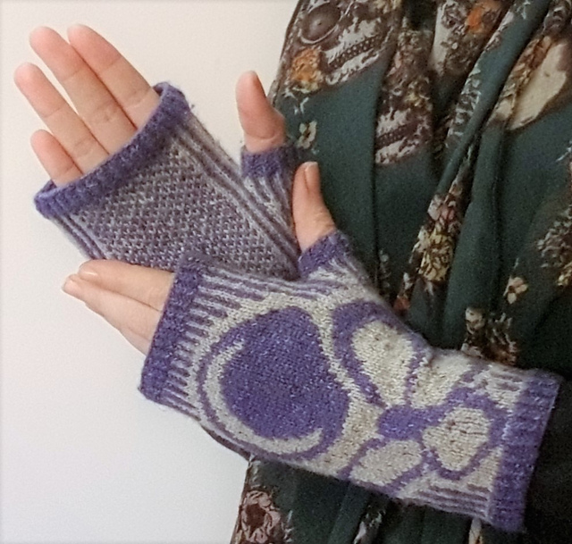 Moth Moon Mitts