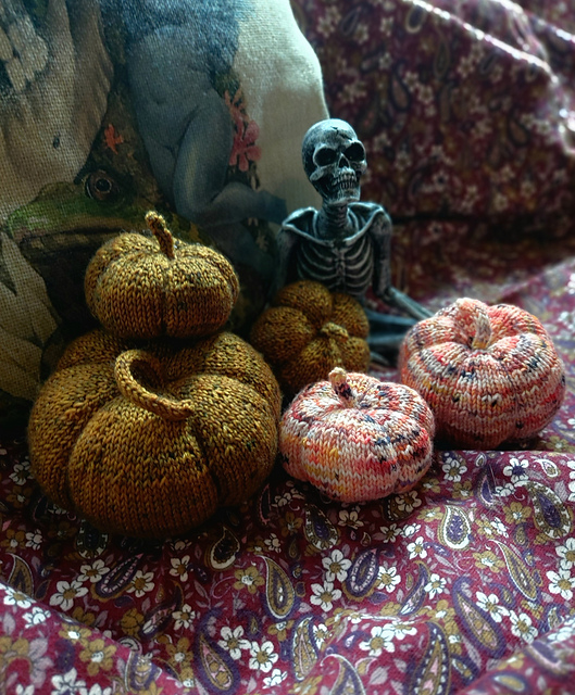 Wee Knit Pumpkins