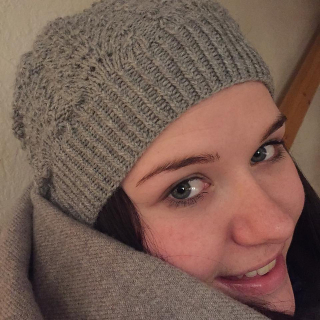 Lille Påfugl lue