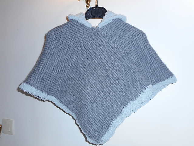 Poncho a capuche N°127-T15-201