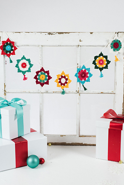 Merry and Bright Garland