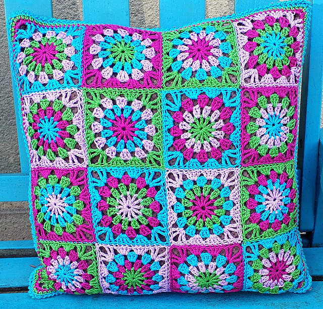Granny Circle in a Square Pillow
