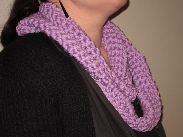 Orchidée Infini Crocheted Cowl