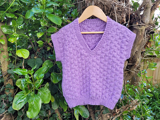 Easy childs vest in 8 ply