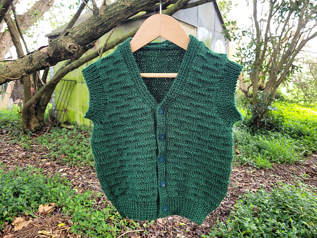 Child's button up vest in 8 ply