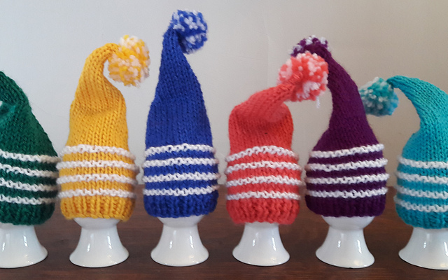Egg cosie with pompoms