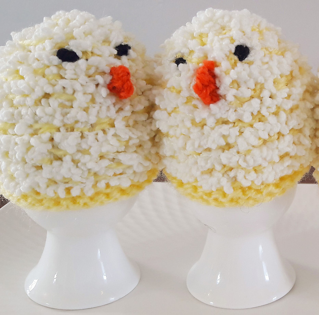 Baby chick egg cosie