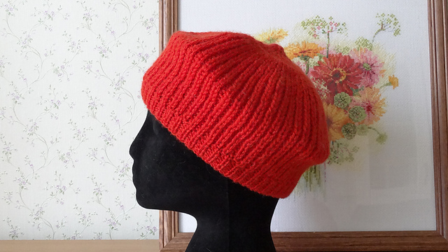 Red almond beret