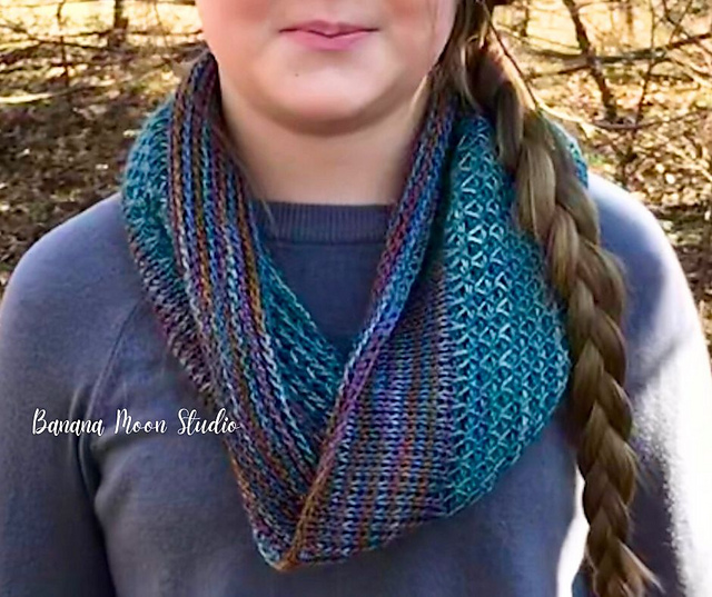 Iridescent Cowl