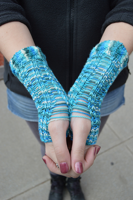 Quick Gift Drop-Stitch Mitts