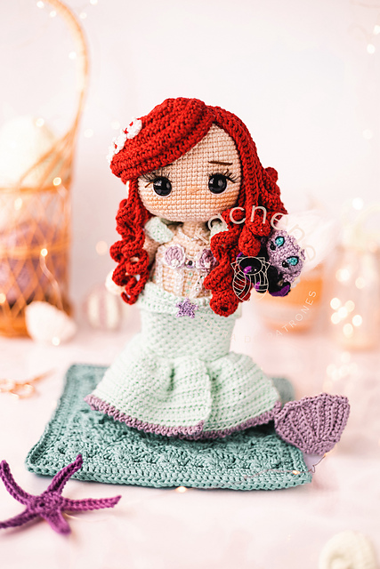 Ariel amigurumi (aqua dress)