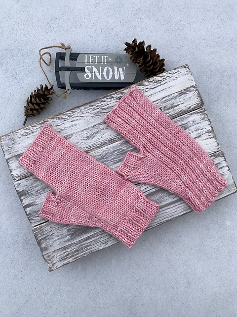 Cantrip Fingerless Mitts