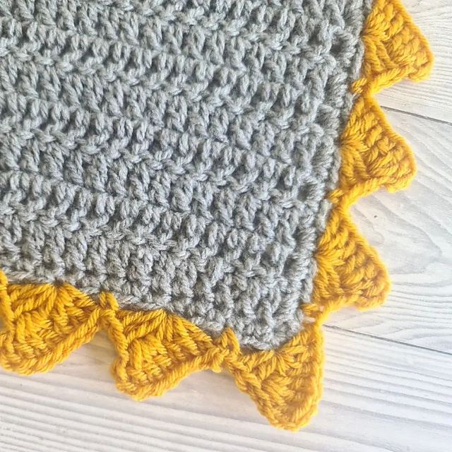 Large Leaf Stitch Border