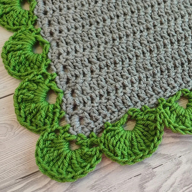 Large Scalloped Edging