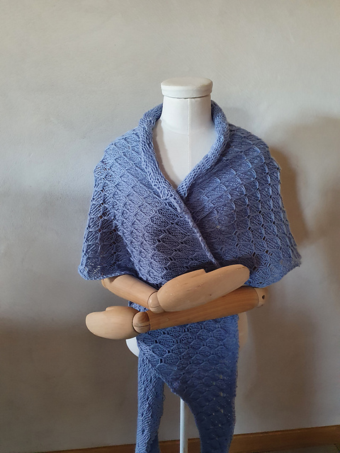 Claire Fraser blue shawl S6