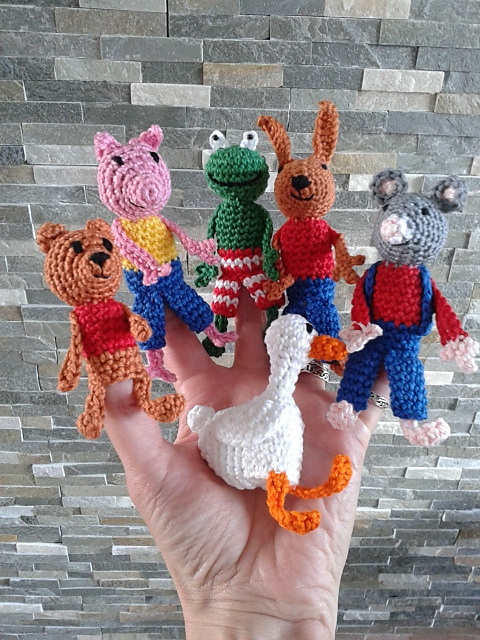 Ravelry: Frog (kikker) finger puppets pattern by Arja Lam
