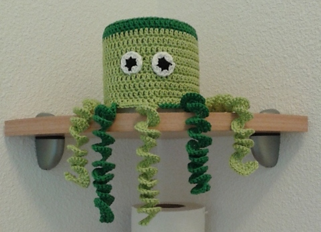 Toilet roll octopus