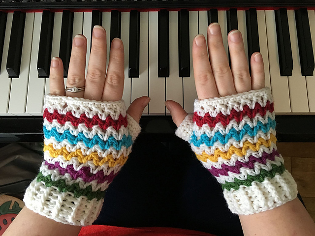 V-Stitch Mitts