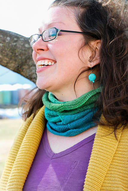 Arrow Gradient Cowl