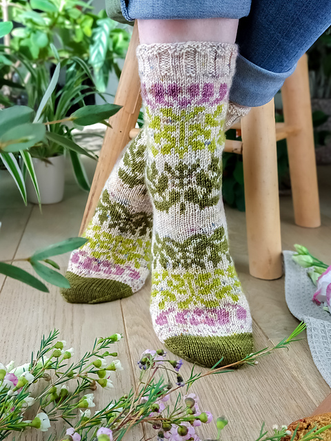 Ravelry: Jardin Anglais Socks pattern by Ars Mirabilia