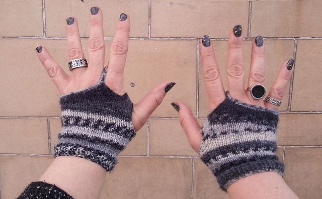 Flip-Flop Fingerless Gloves
