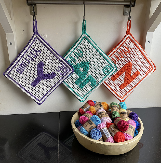 Astrid's YArN potholders