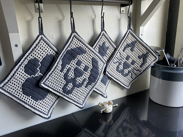 Astrid's 4 dog-cat potholders