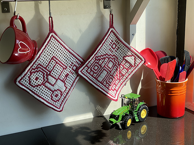 Astrid's 2 farm potholders