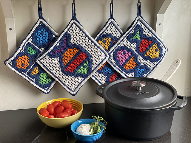 Ravelry: Astrid's Fishy potholders pattern by Astrid Schandy