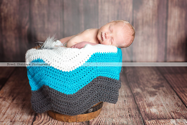 Simplicity Chevron Blanket
