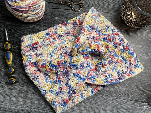 Germany Twisted Knot Cowl