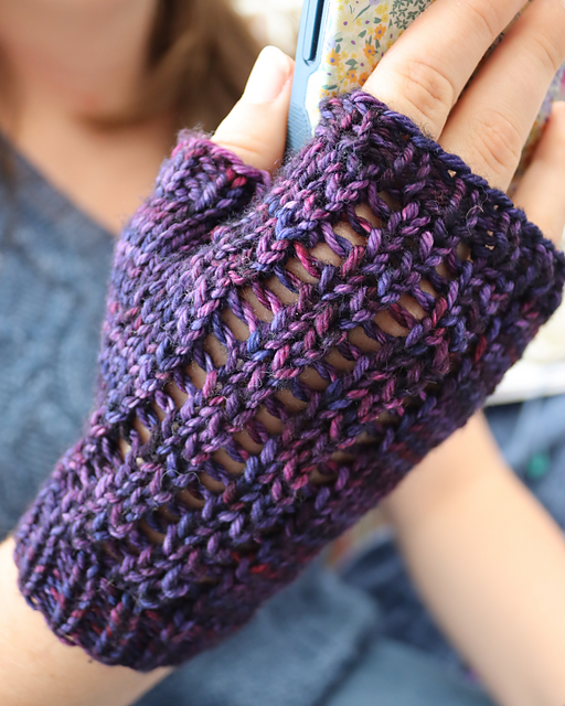 Loophole Fingerless Mitts
