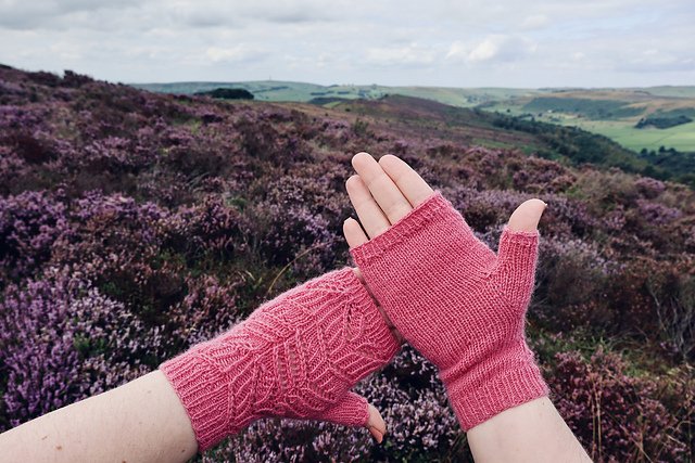 Love Lace gloves