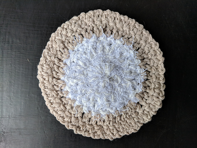 Scrubby circle dish cloth