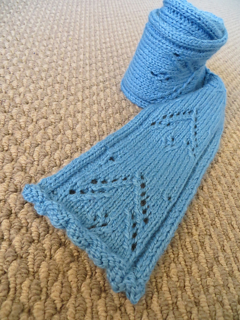 Lacy Scarf with scalloped purl trim