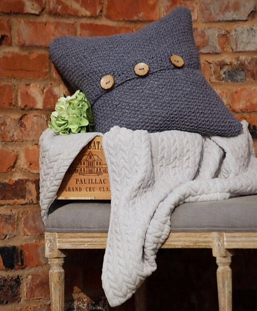 3 Buttons Cushion