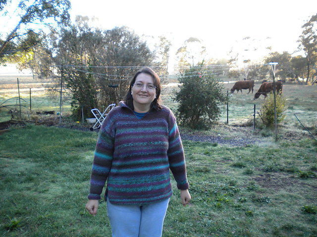 Jumper with garter st yoke and collar, raglan set-in sleeves and side splits