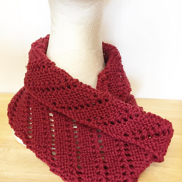 Garter & Lace Neckwarmer