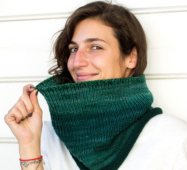 Serenity Cowl DK