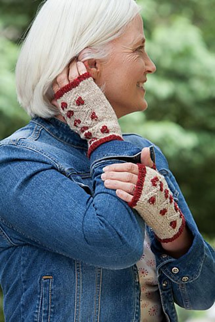 Cranberry Mitts