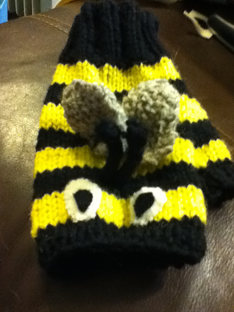 Buzzy Bee Fingerless Mitts