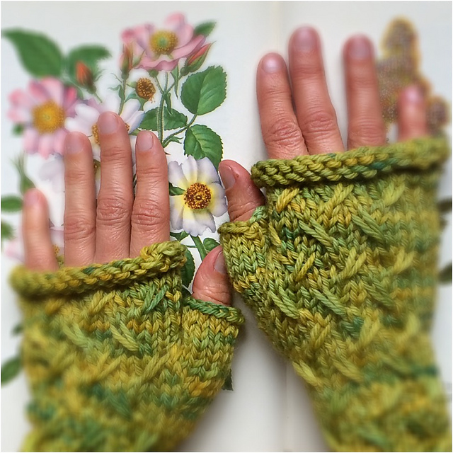 Willow Fingerless Mitts